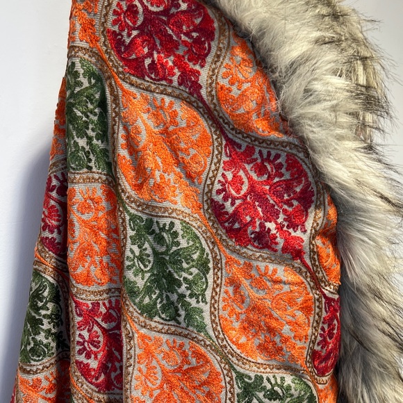 Shawl With Fur, Hand EmbroideryFur Shawl, Woollen Wrap, ScarvesCape,Party Scarf, - Picture 3 of 3